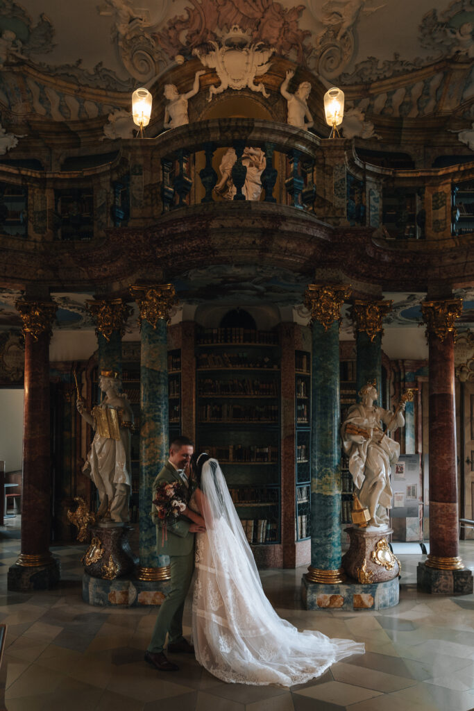 Hochzeitsfotografie in der Bibliothek des Klosters Wiblingen