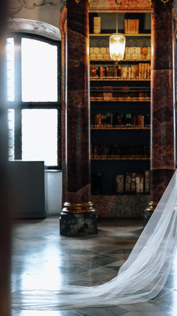 Hochzeitsfotografie in der Bibliothek des Klosters Wiblingen
