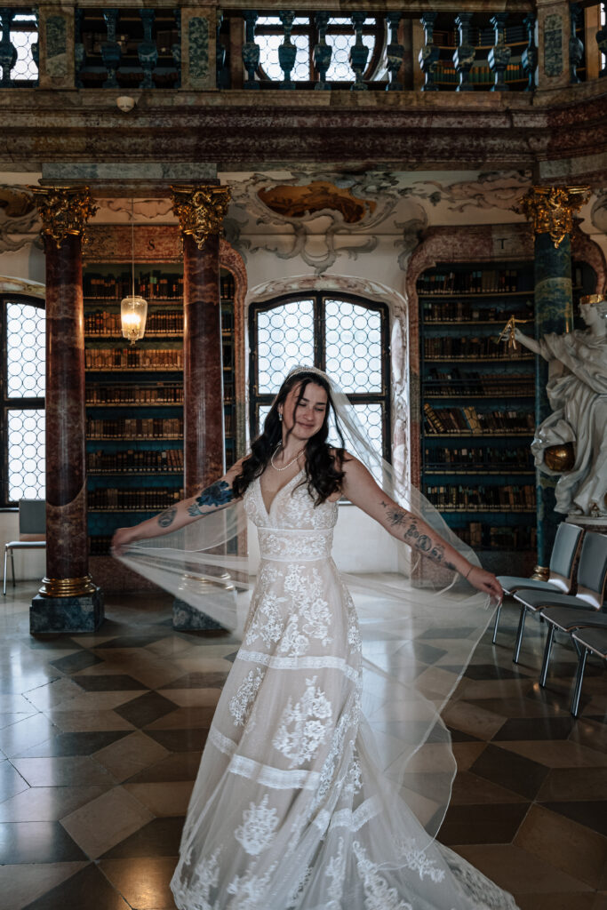 Hochzeitsfotografie in der Bibliothek des Klosters Wiblingen